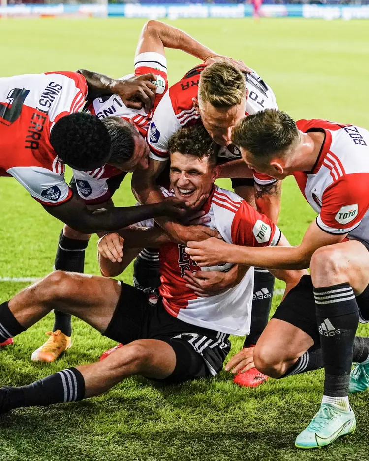 九游体育下载-山东泰山训练开放日，赛前门线救险引欢呼，欧冠在即，团队化学反应显著(山东泰山vs横滨水手比分)